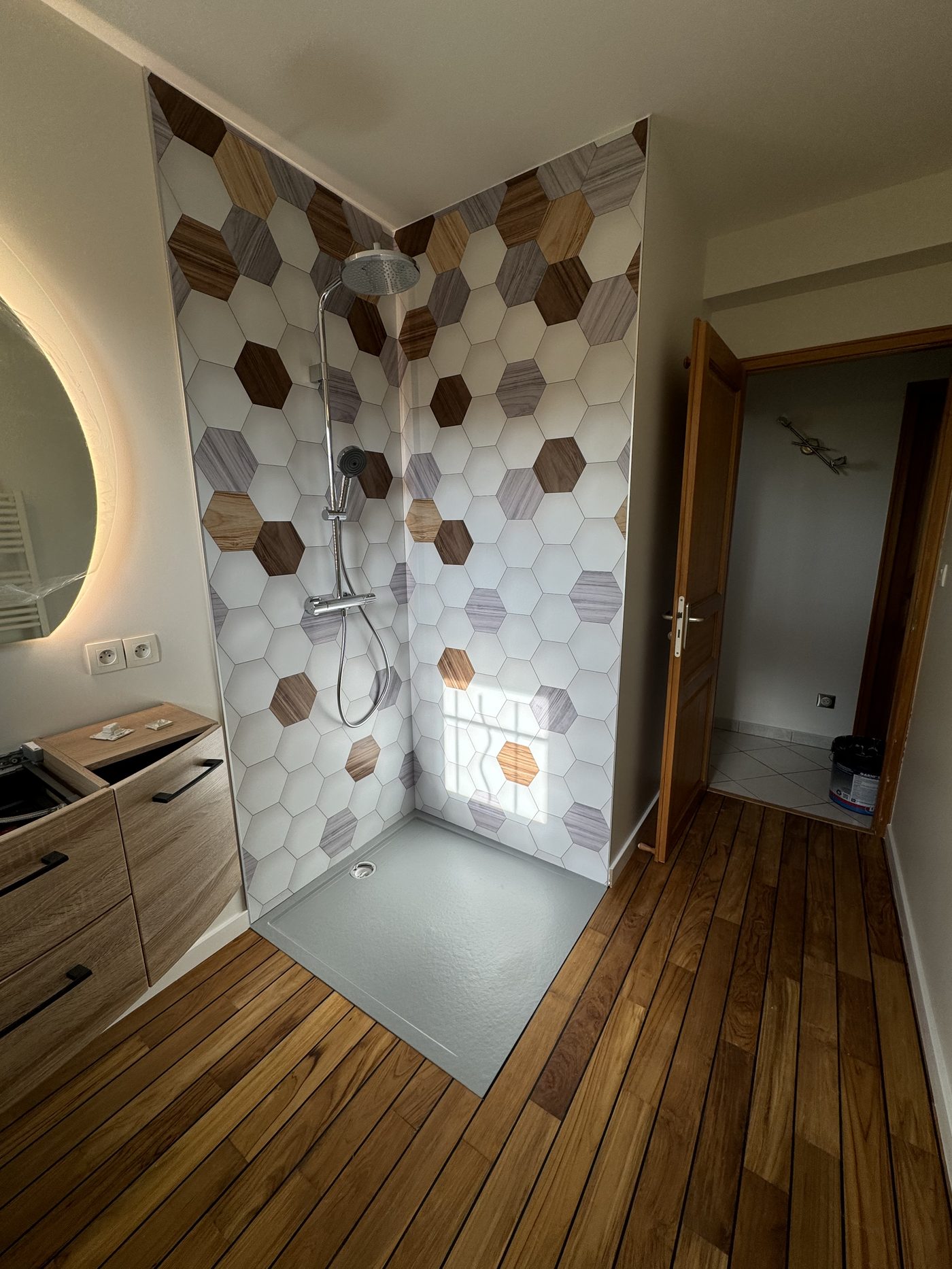 Douche carrelage hexagonal – Technibat Dijon