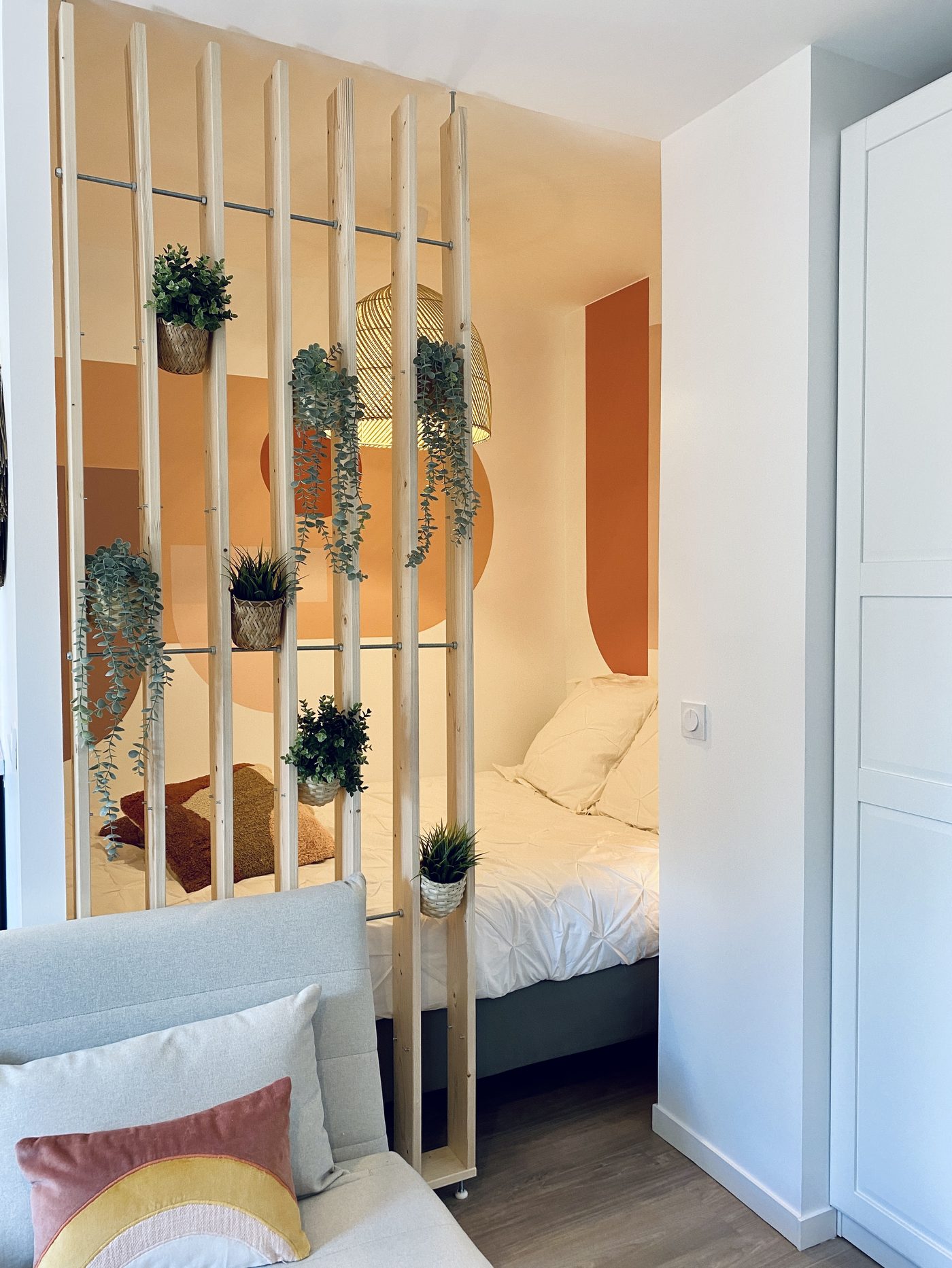 Studio locatif claustra bois fresque terracotta – Technibat Dijon
