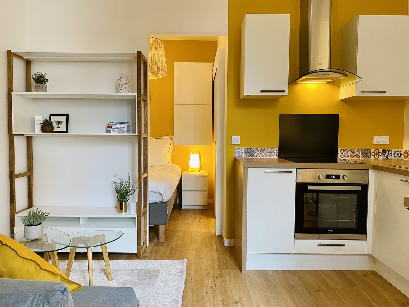 Studio jaune moutarde meublé – Technibat Dijon